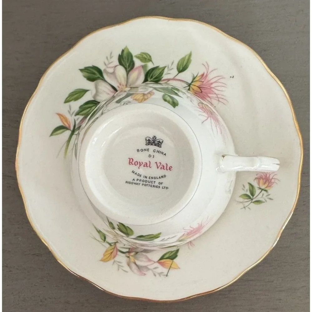 Royal Vale Bone China Cup and Saucer Set‎ Pink Green & White - England Vintage